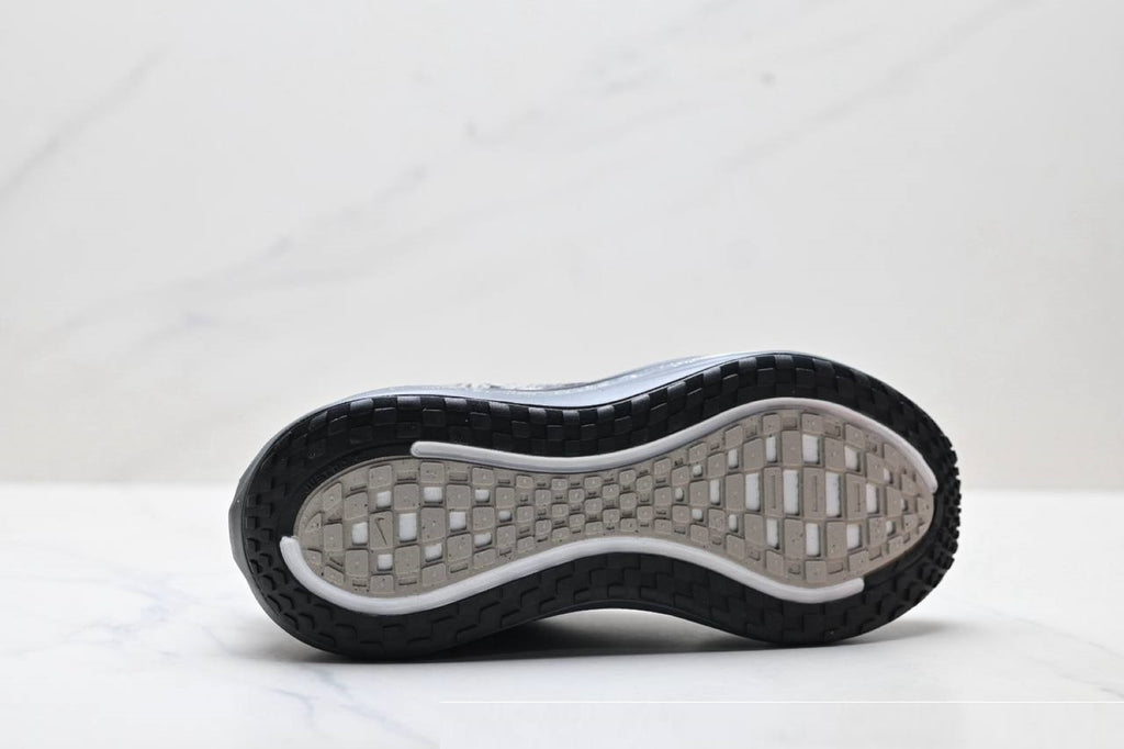 Обувки Vomero Plus Anthracite Oatmeal