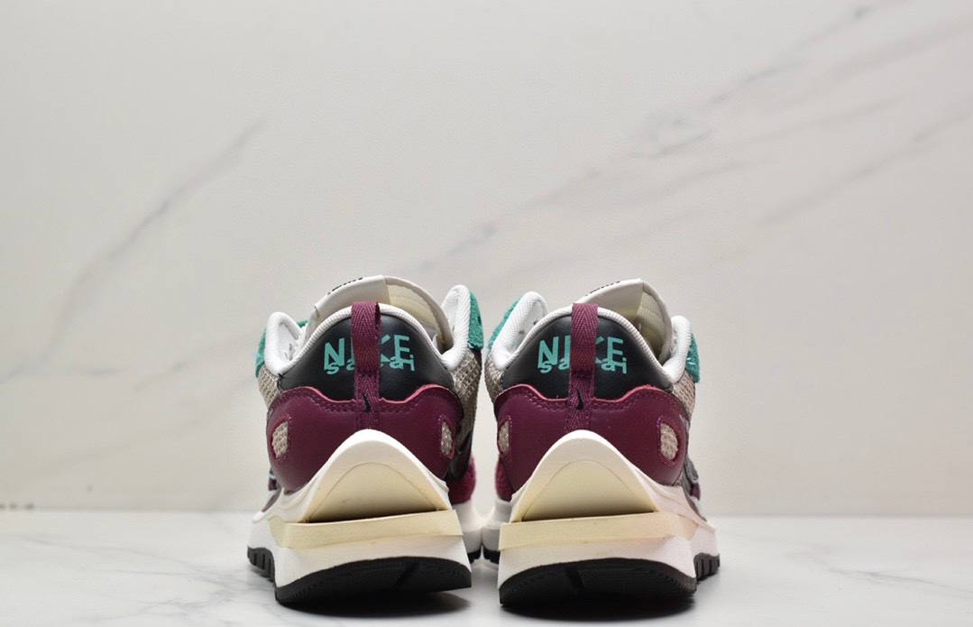 Обувки Sacai VaporWaffle Villain Red/Neptune Green