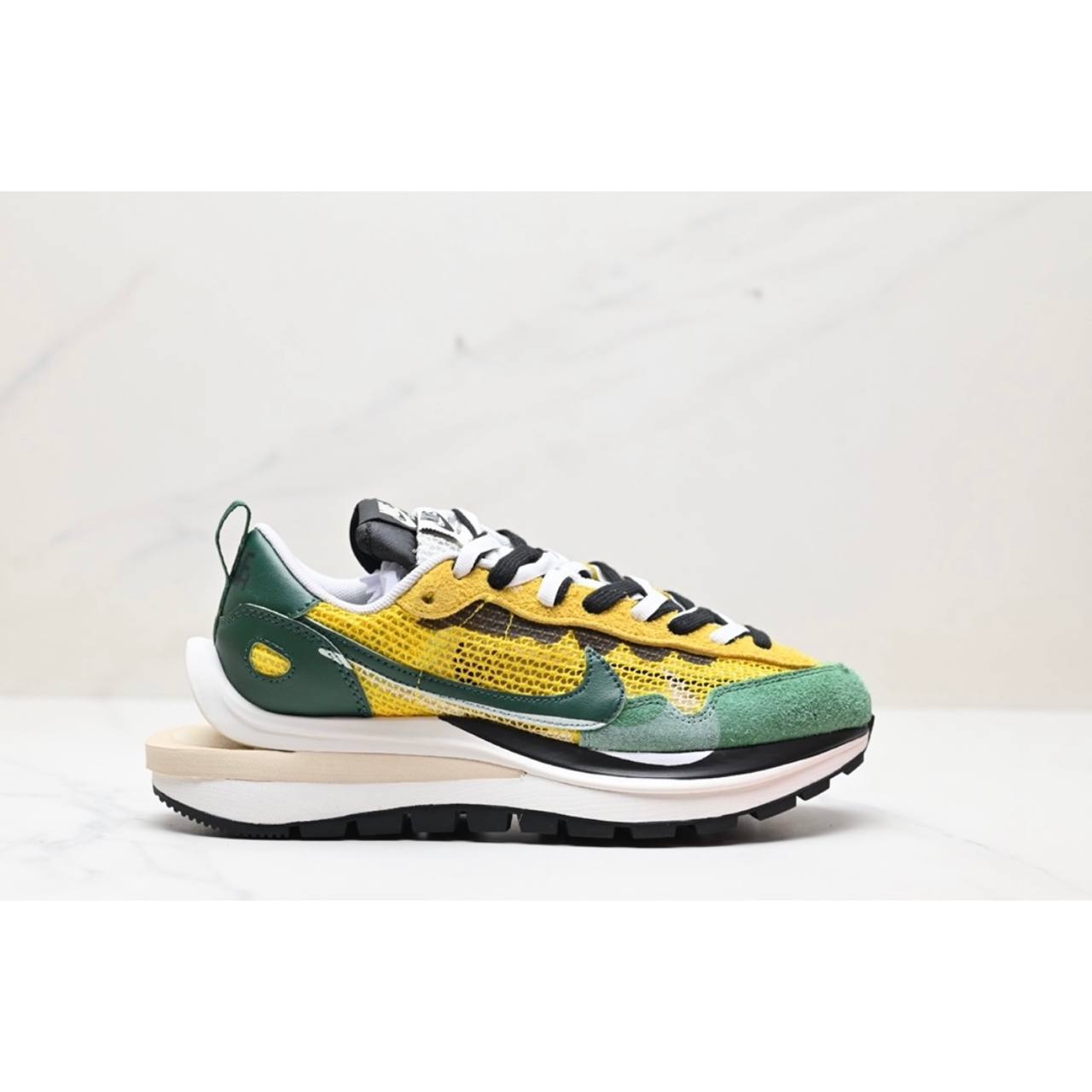 Обувки Sacai VaporWaffle Tour Yellow