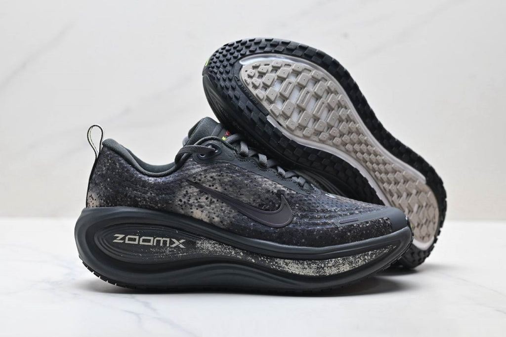 Обувки Vomero Plus Anthracite Oatmeal