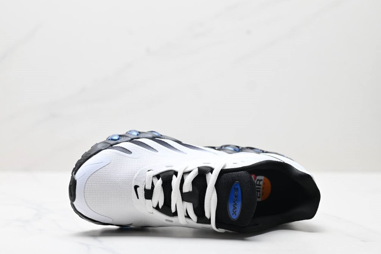 Обувки Air Max DN8 White Black B